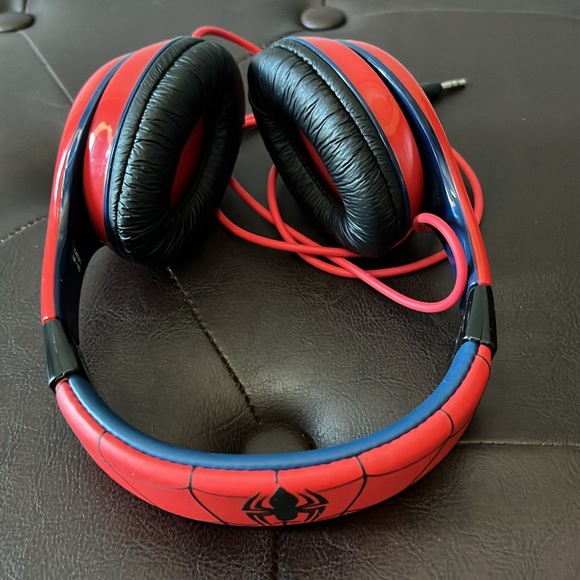 Marvel Spider-Man kids over the ears headphones. - Picture 4 of 6